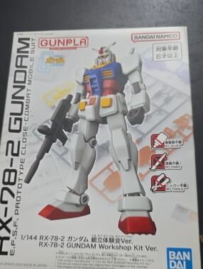 BANDAI RX-78-2 Gundam Model Kit - White Blue Red